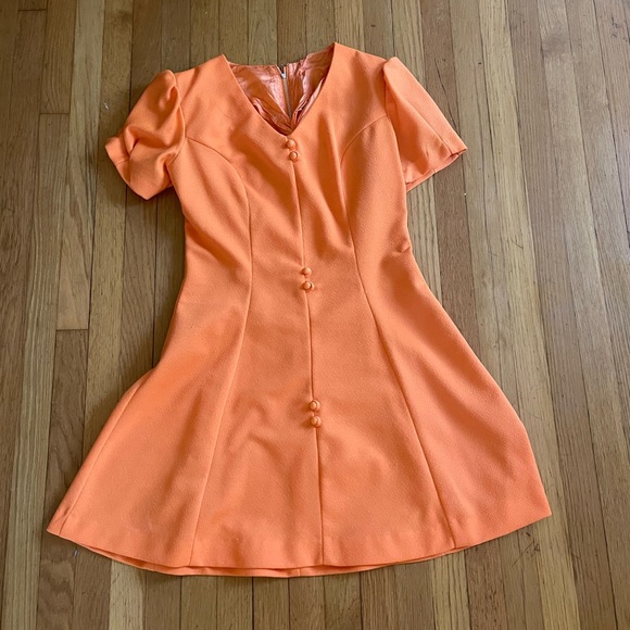 60s Vintage Bright Orange Mini Dress w Capped Sleeves - Picture 4 of 10